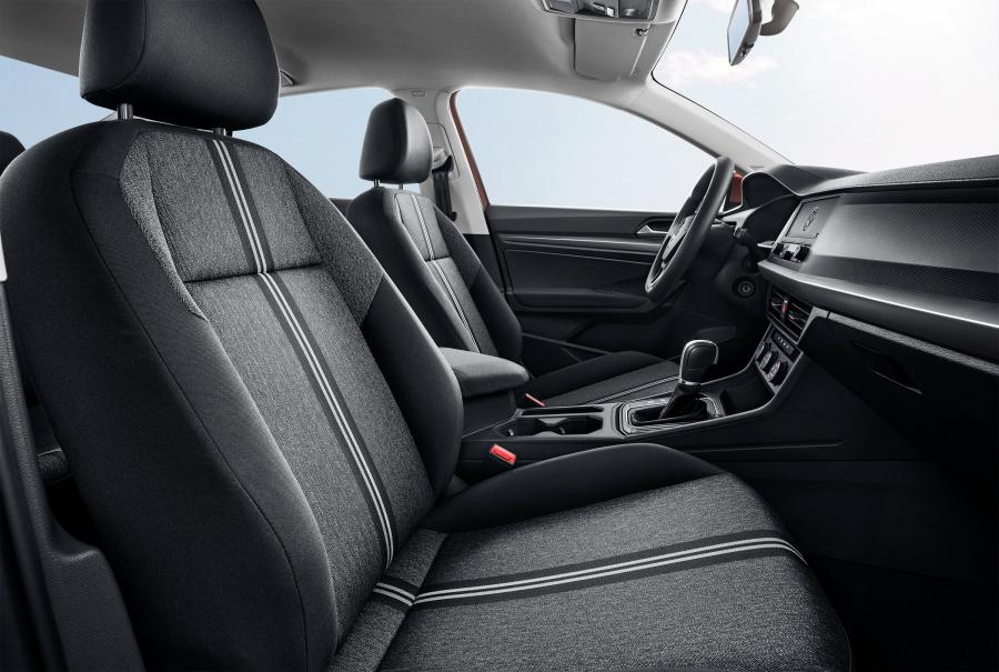 Интерьер Volkswagen Lavida Plus 2018 года  (фото 36 из 37)